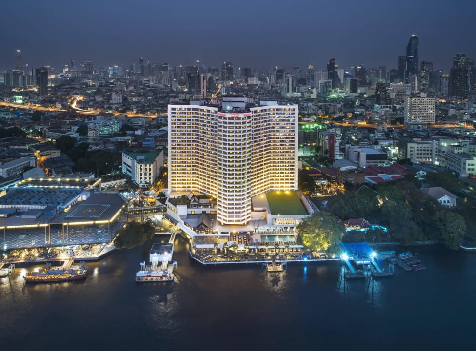 Hotel Exterior Royal Orchid Sheraton Hotel & Towers