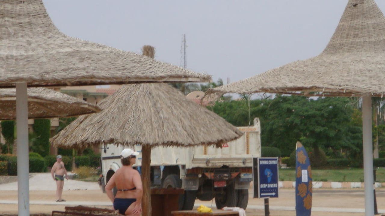 Baustellenfahrzeuge Aladdin Beach Resort