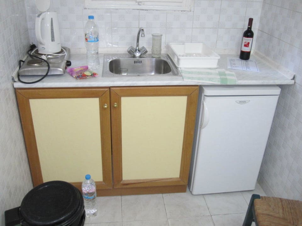 Untere Küchenzeile inkl. Kühlschrank Studios & Appartements Belvedere