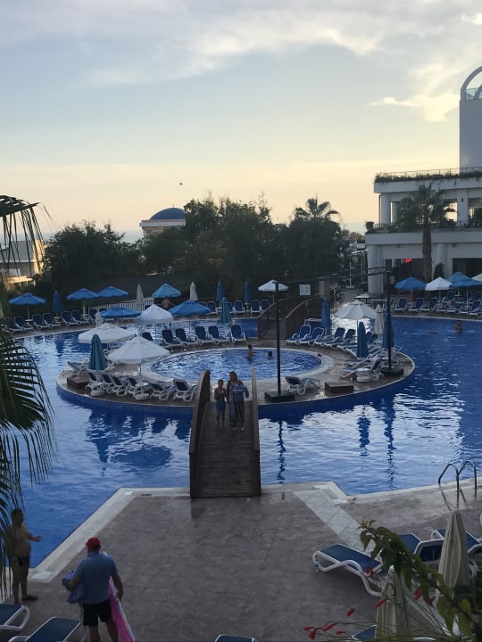 Pool Side Prenses Resort & Spa