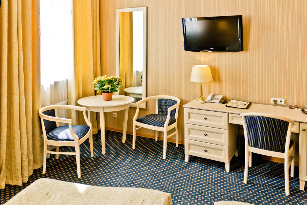 Гостиный уголок Hotel Aston