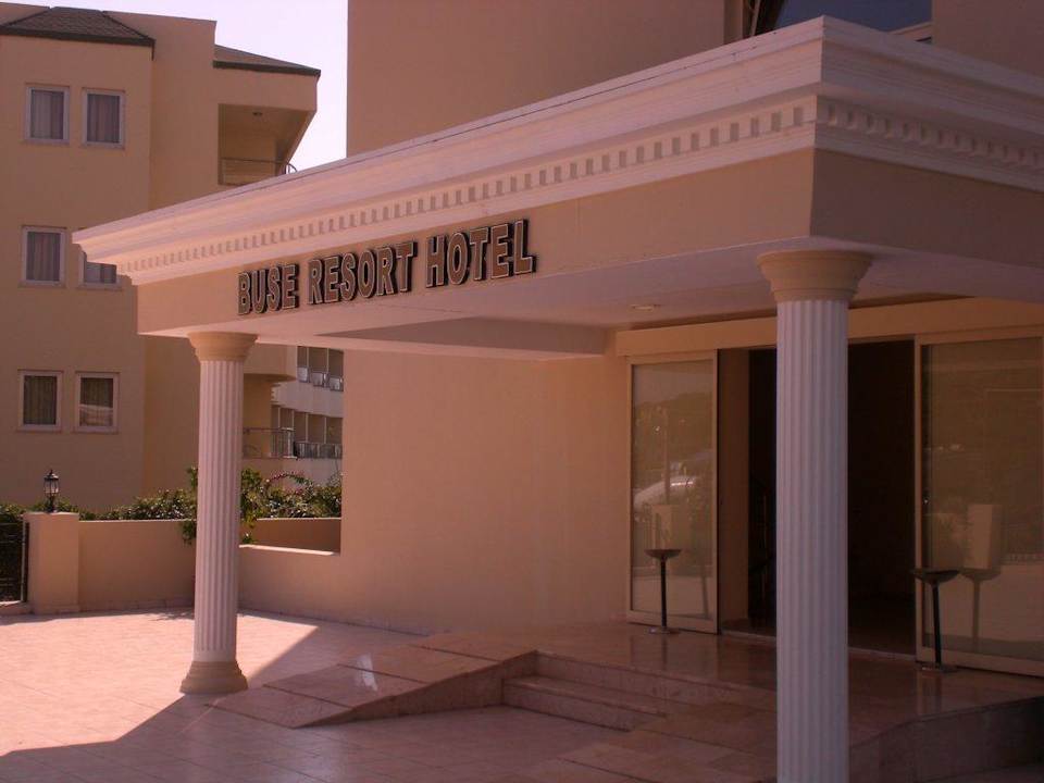 Eingang zum Nebengebäude Aska Bayview Resort