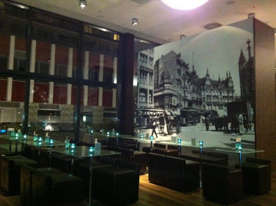 Die Lobby/ Rezeption/ Bar/ Frühstücksbereich Motel One Berlin-Spittelmarkt