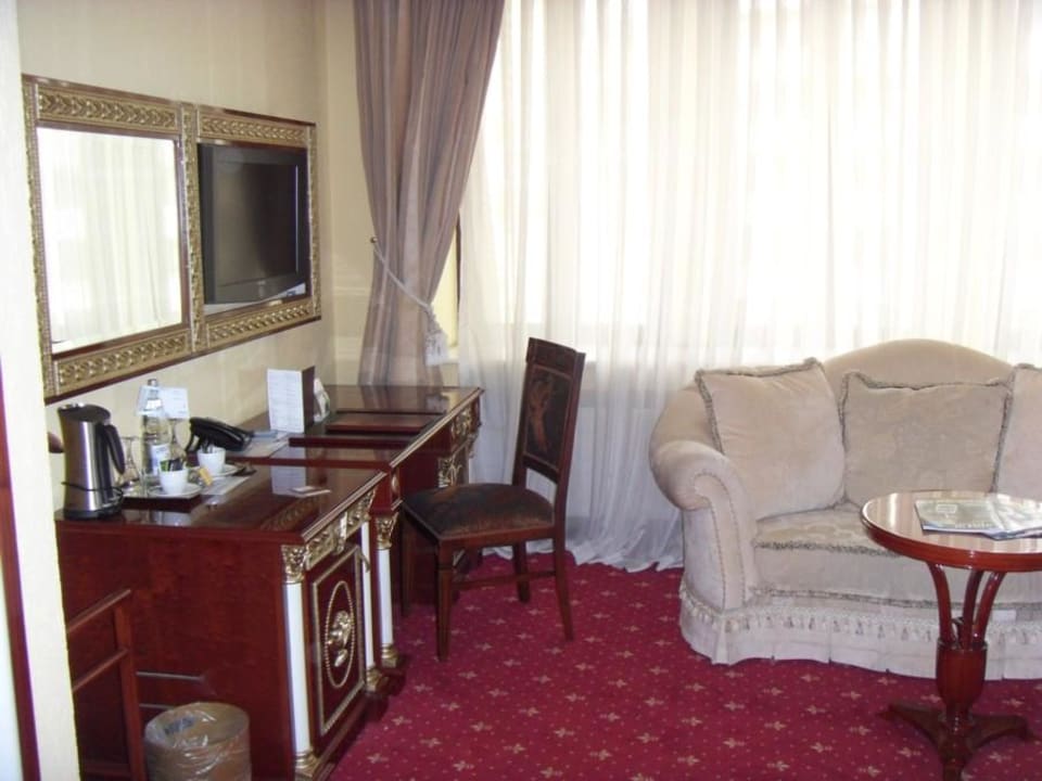 Blick ins Zimmer von der Tür aus. Hotel Unique Dortmund Hauptbahnhof