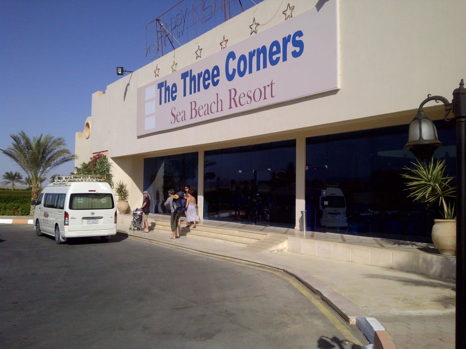 Wejście do hotelu Three Corners Sea Beach Resort