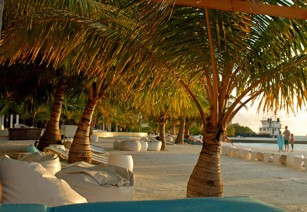 Ein Traum Holiday Inn Resort Kandooma Maldives - Kids Stay & Eat Free
