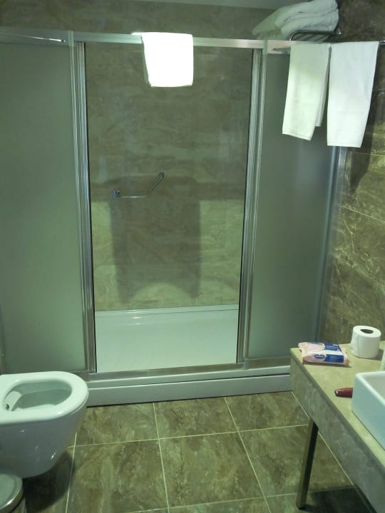 Große Dusche mit Regendusche Mary Hotel Side