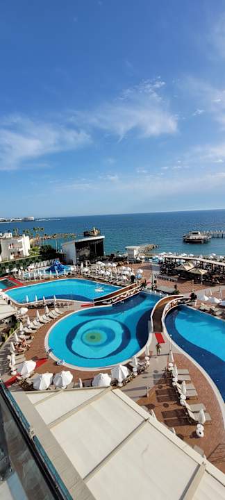 Außenansicht Azura Deluxe Resort & Spa Hotel