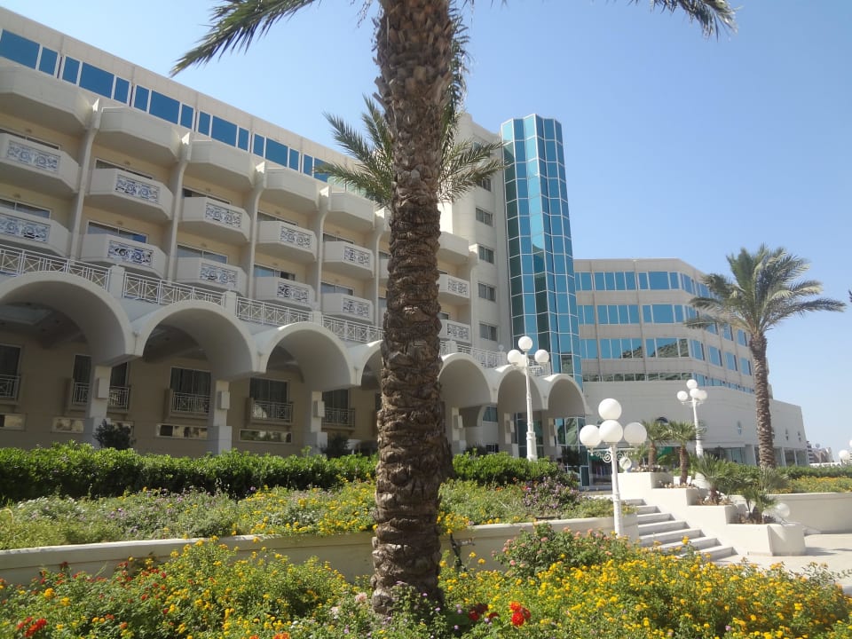 Eingang vor dem Hotel Rodos Palladium Leisure & Wellness