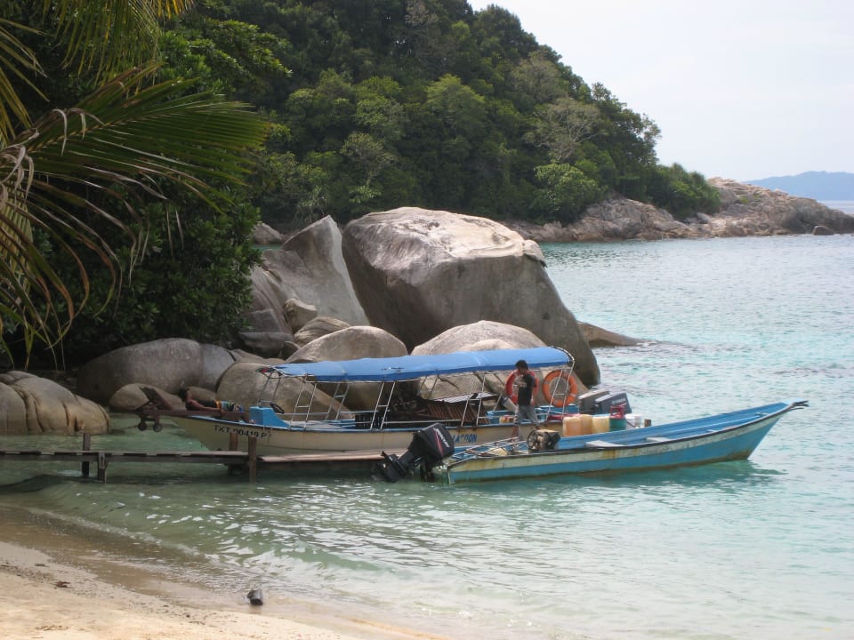 Kleines Tauchboot und Hotelshuttle zum Jetty D'coconut Lagoon