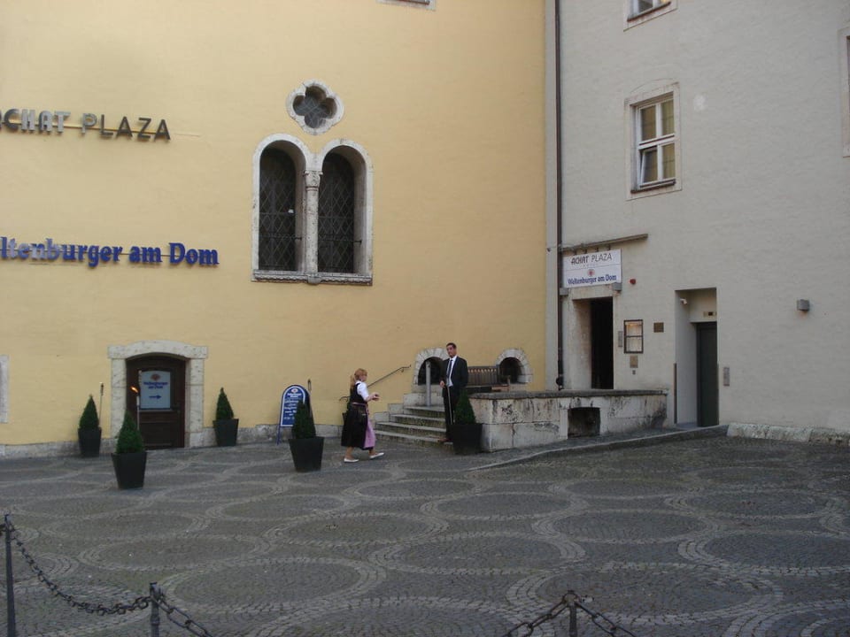 Seiteneingang ACHAT Hotel Regensburg Herzog am Dom