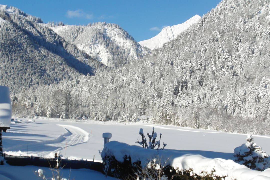 Die Loipe beginnt vor dem Haus Verwöhnhotel Kristall