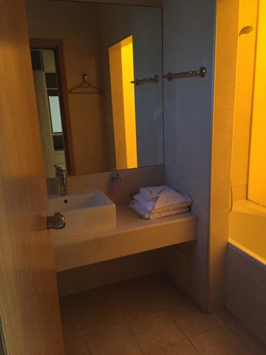 Bad Hotel Atlantis Beach