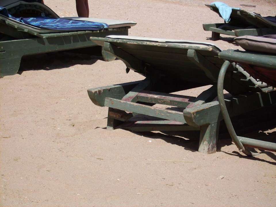 Liegen am Strand Hotel Hauza Beach Resort