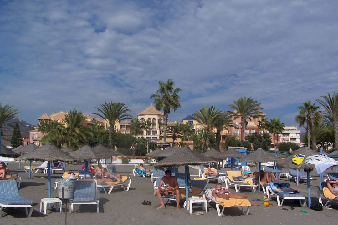 Blick vom Strand zum Hotel Iberostar Waves Málaga Playa
