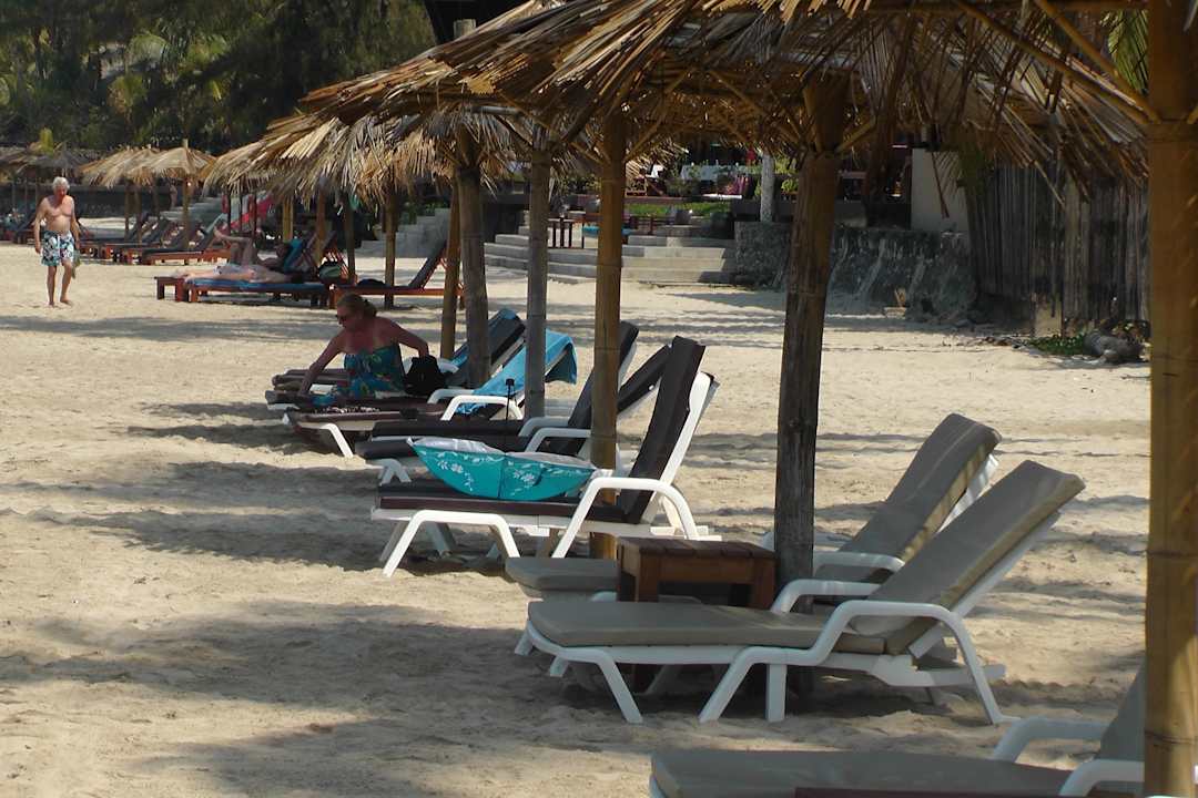 Liegen am Strand um 15.00 Uhr Hotel Amata Resort