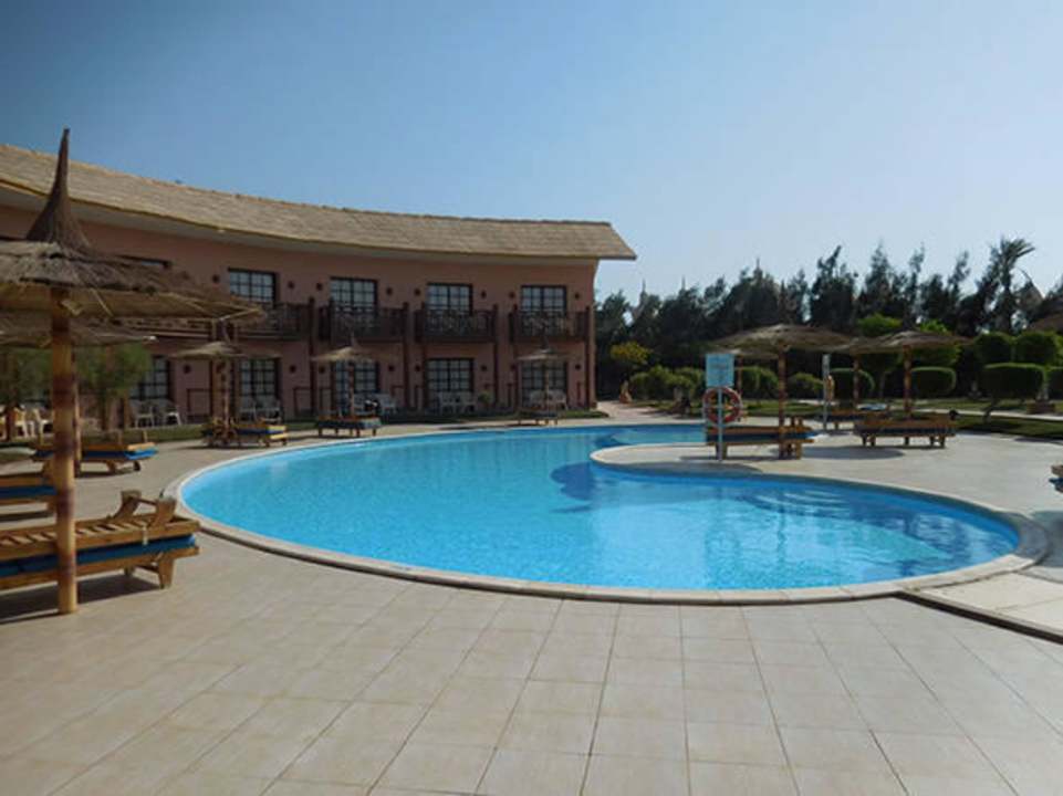 Einer von zehn Pools Pickalbatros Alf Leila Wa Leila Resort - Neverland Hurghada