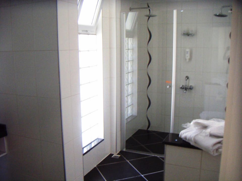 Zimmer Sertil Deluxe Tropical Suites