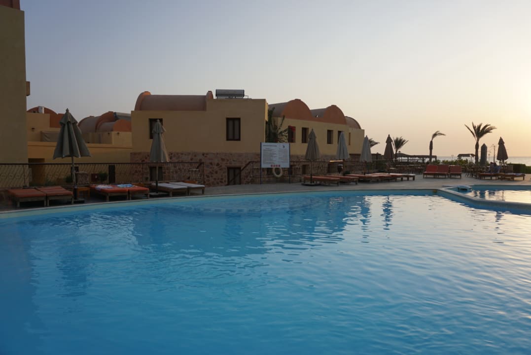 Pool Rohanou Beach Resort