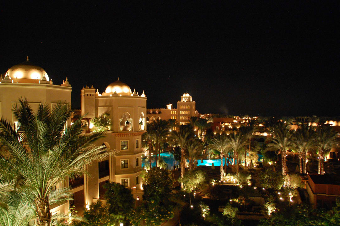 Über einen Teil der Palaceanlage am Abend Makadi Palace