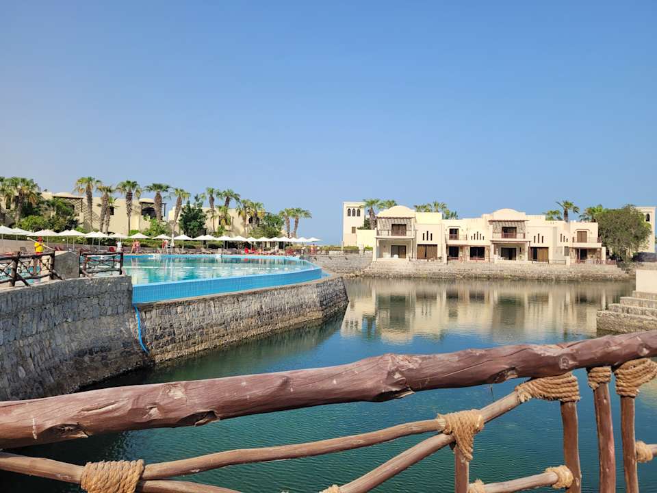 Pool The Cove Rotana Resort