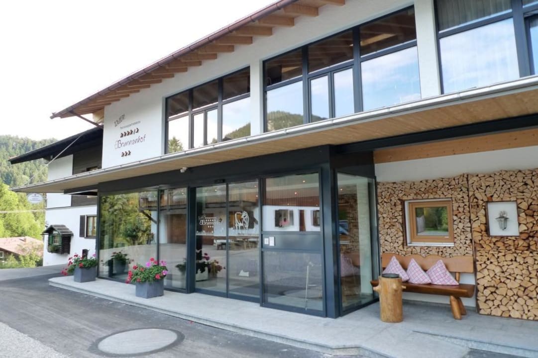 Neuer Eingang mit Automatiktür Ferienappartementhaus Brunnenhof