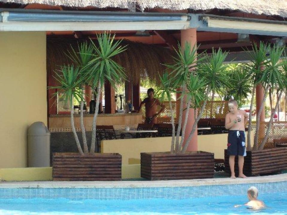 Poolbar der AI-Gäste Prinsotel La Dorada