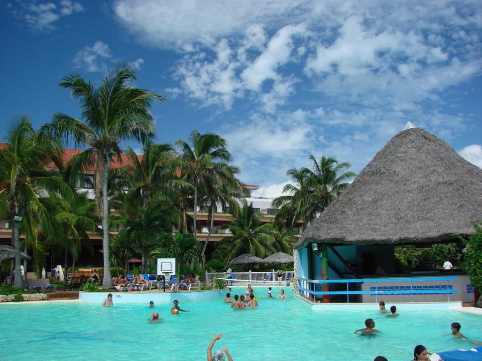 Widok na basen Iberostar Origin Bella Costa