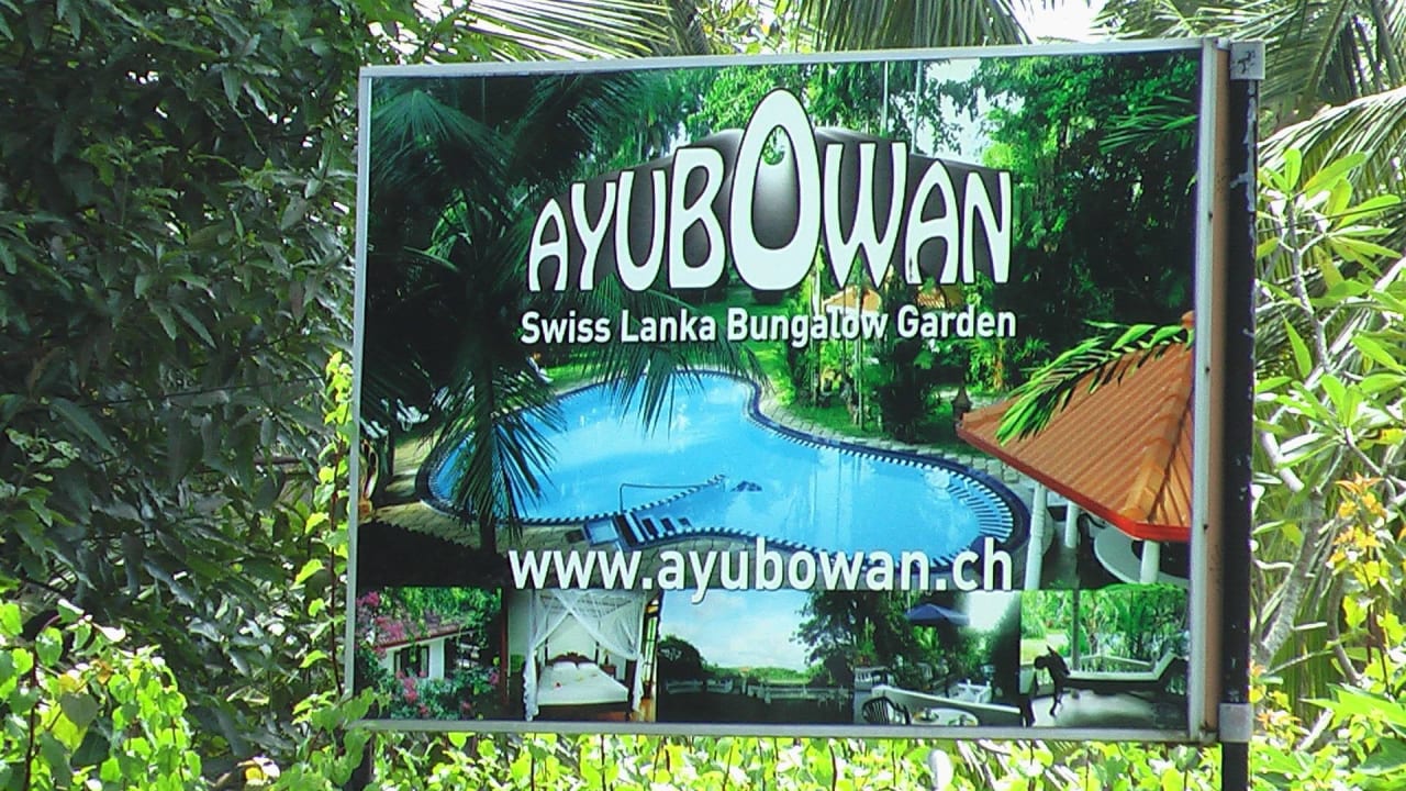 Schild - Strassenseite Ayubowan Swiss Lanka Bungalow Resort