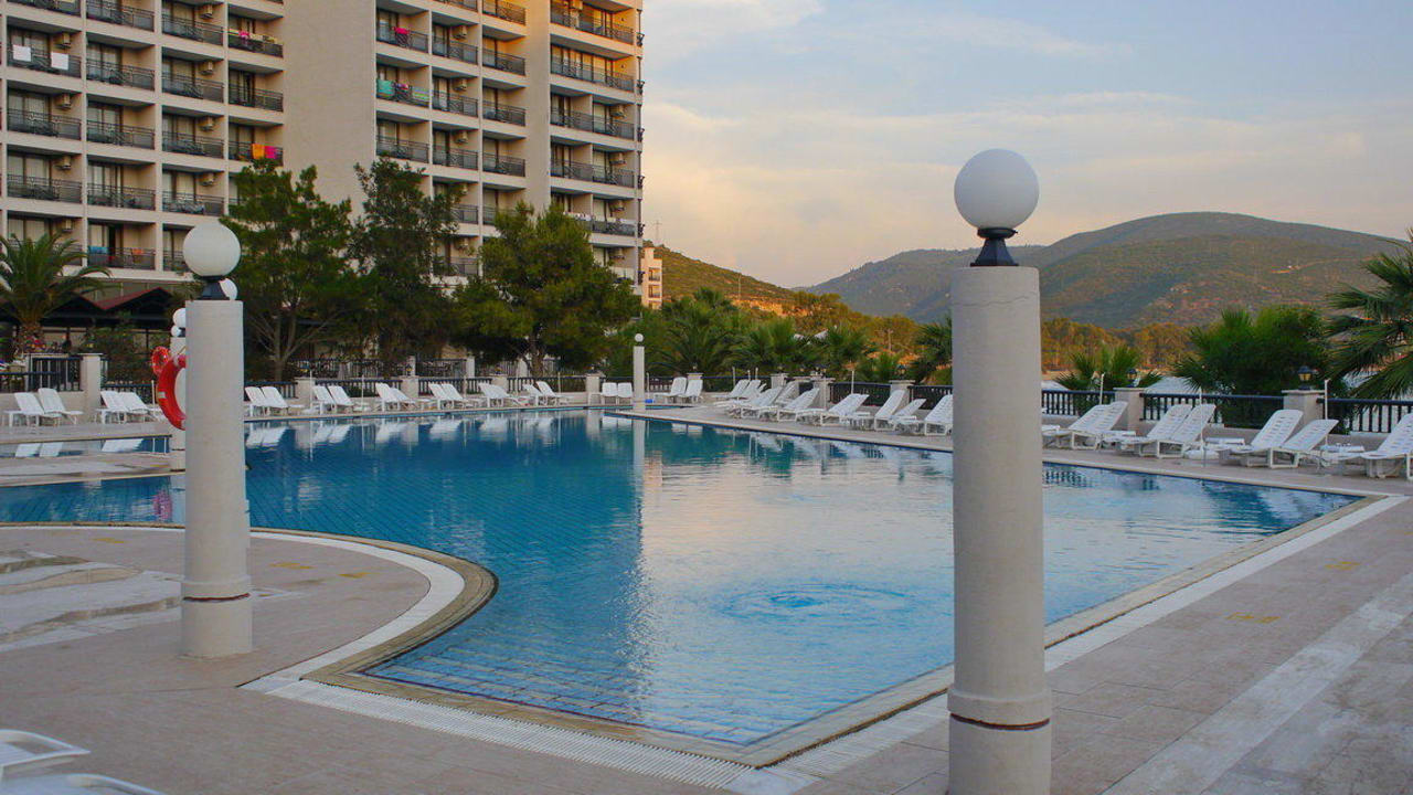 Pool Tusan Beach Resort