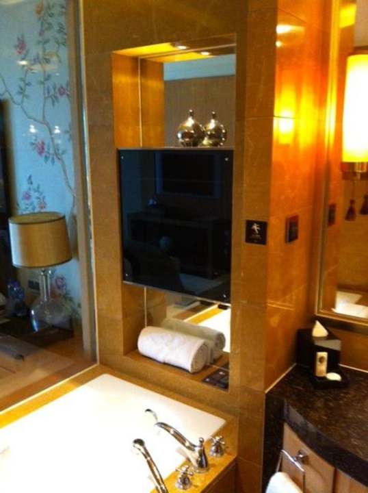 Bad mit Fernseher Hotel Sofitel Wanda Beijing