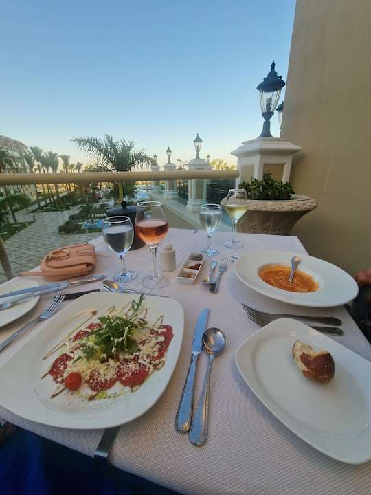 Gastro Premier Le Reve Hotel & Spa