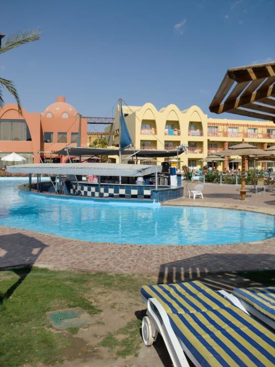 Pool-Bar Titanic Beach Spa & Aqua Park
