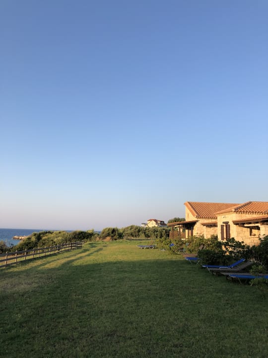 Außenansicht Hotel Kavos Psarou Villas