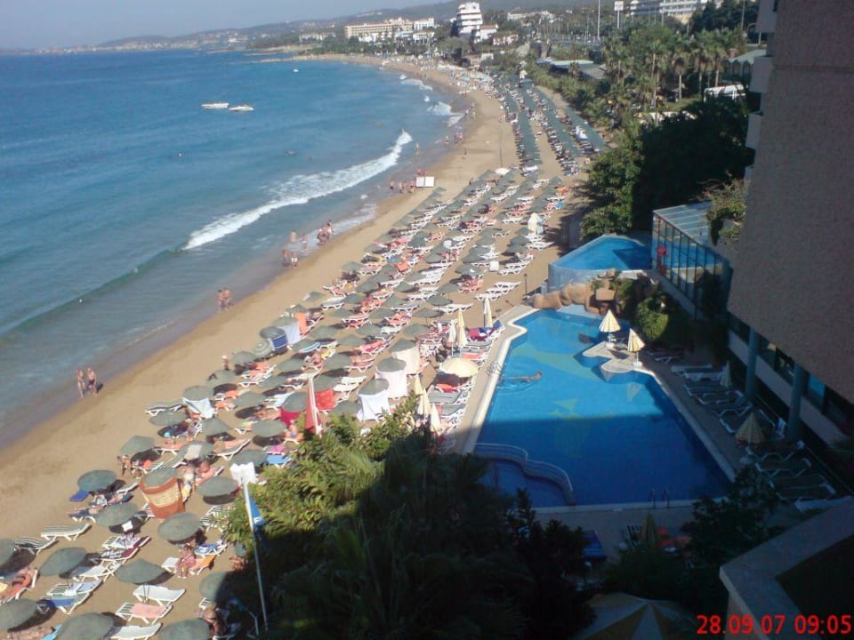 Hotelstrand und Pool Aska Hotel Just in Beach