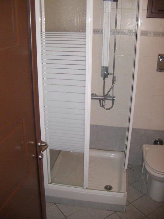 Bad von Zimmer 303 Hotel Lagomandra Beach