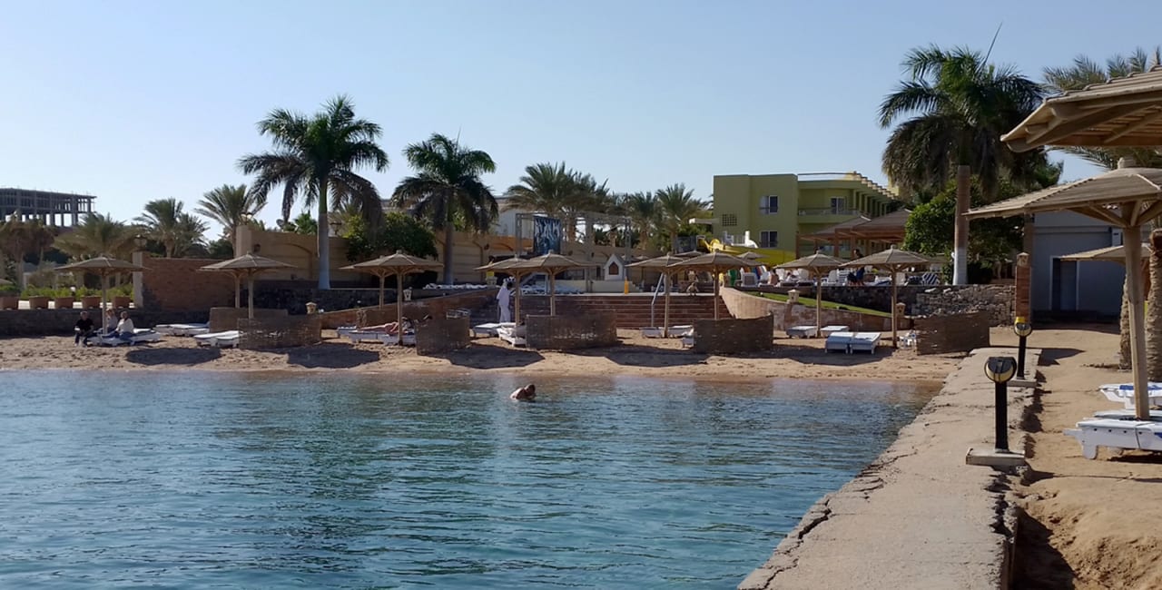 Strand Palm Beach Resort