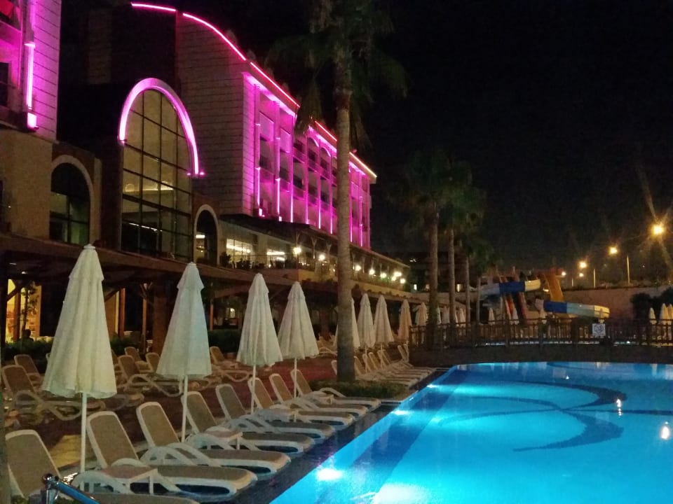 Abendbeleuchtung  Mary Hotel Side