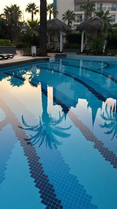 Pool Well Palace Side