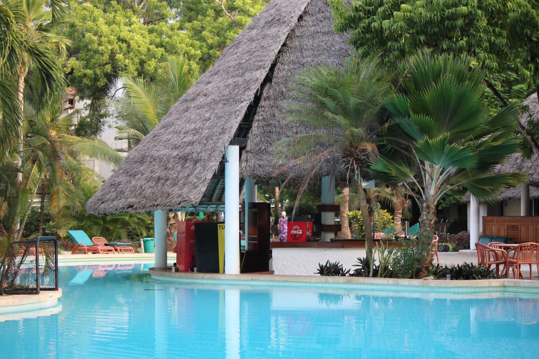 Blick zur Poolbar Hotel Traveller's Club