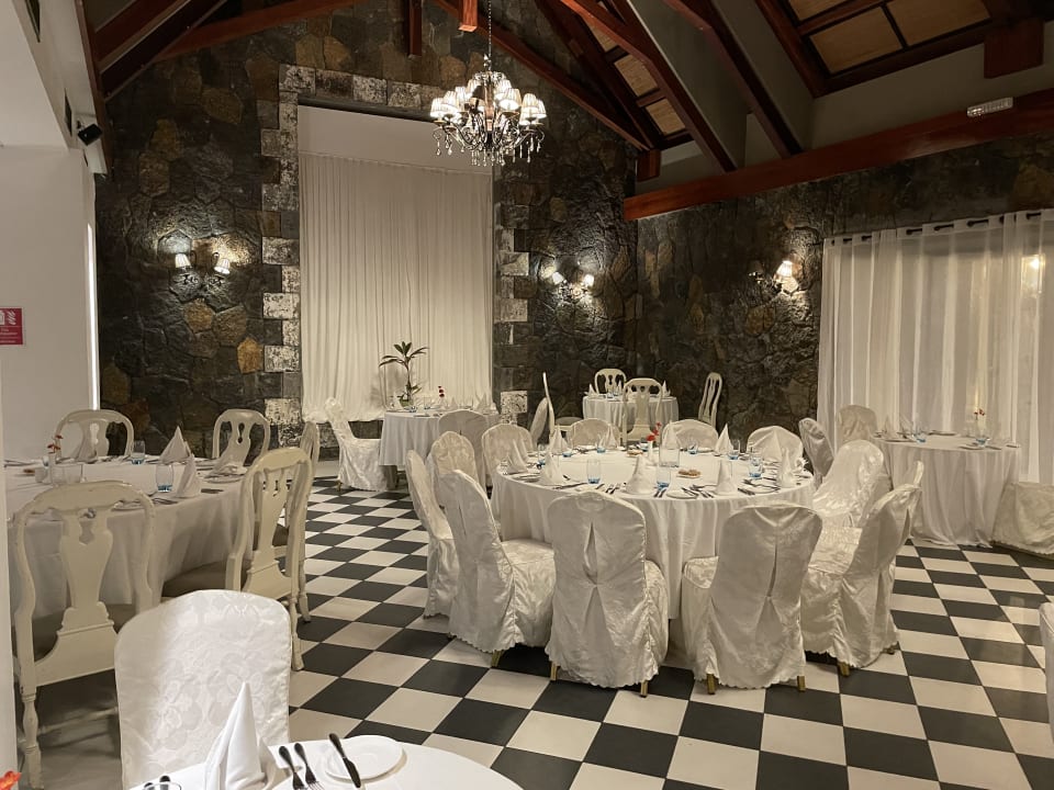 Gastro Crystals Beach Resort Belle Mare, a member of Radisson Individuals