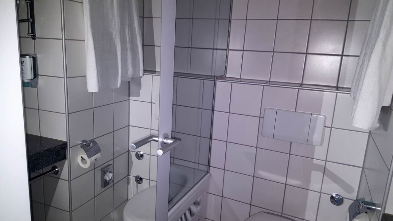 Zimmer Hotel NH Düsseldorf City