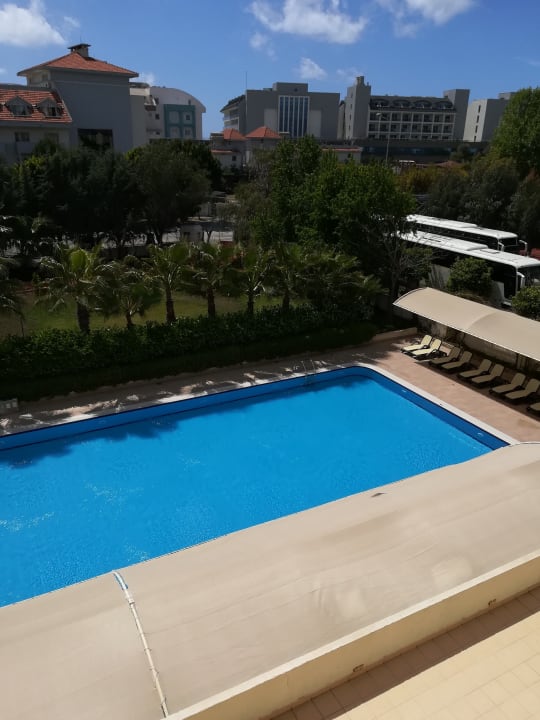 Pool Side Breeze Hotel