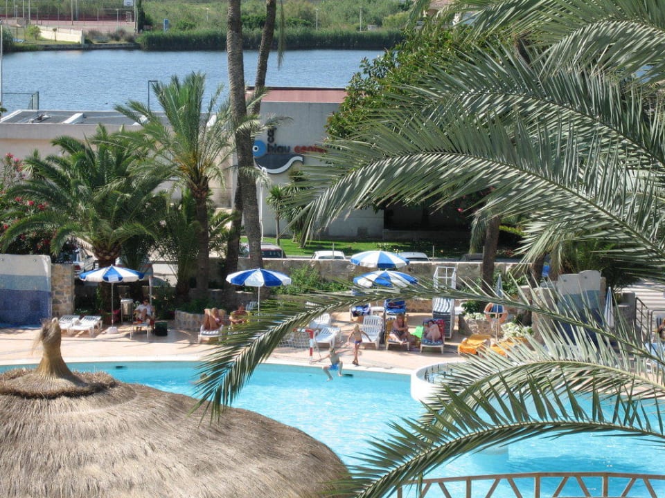 Pool vom Flur des Hotels aus BG Hotel Rei del Mediterrani Palace