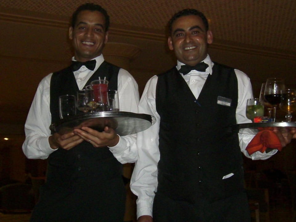 Zwei Kellner für 200 Gäste Hotel El Mouradi Djerba Menzel