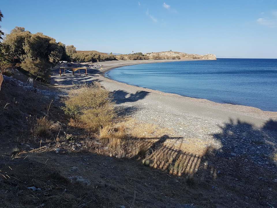 Bucht hinter dem Resort Dimitra Beach Hotel & Suites