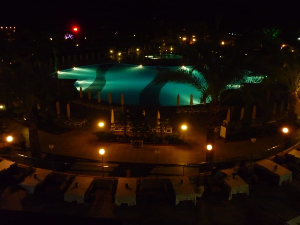 Pool abends Saphir Resort & Spa