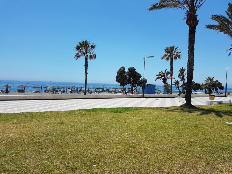 Weg zum Strand Iberostar Waves Málaga Playa