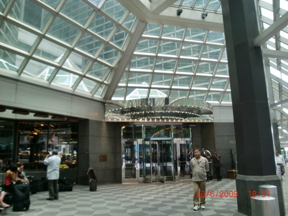 Überdachter Eingangsbereich Millennium Hilton New York One UN Plaza