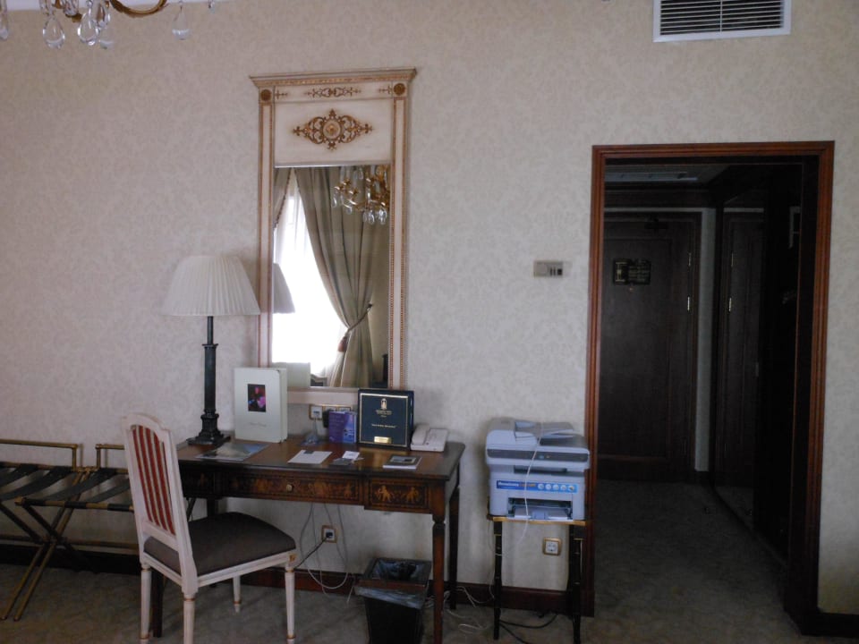 Zimmer 556 - Arbeitsbereich Sheraton Sofia Hotel Balkan